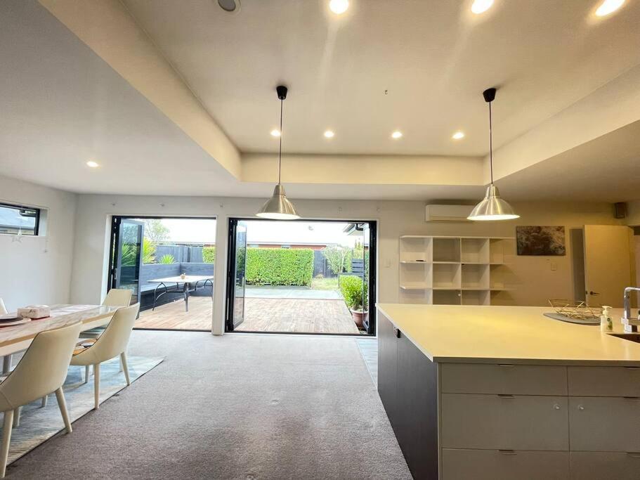 Spacious 4 Bed Family Home Christchurch Extérieur photo