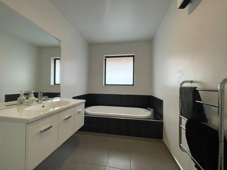 Spacious 4 Bed Family Home Christchurch Extérieur photo