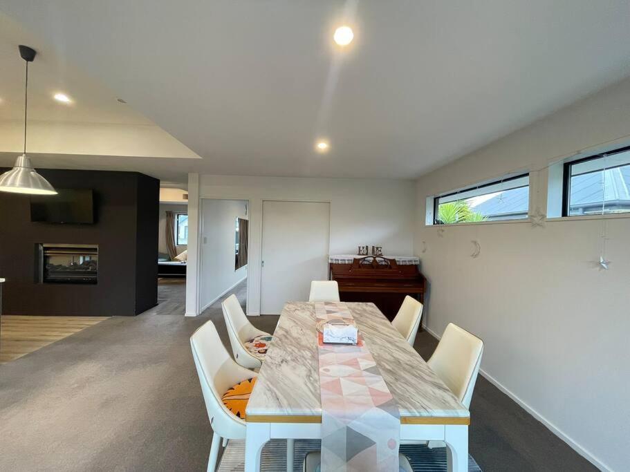 Spacious 4 Bed Family Home Christchurch Extérieur photo